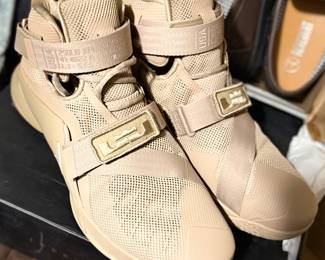 Men's LeBron Soldier Desert Camo sneakers