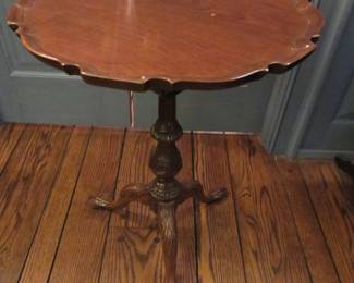 Georgian pie crust table
