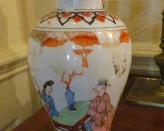 Chinese Qianlong Famille Rose tea caddy