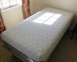 Tempur-pedic "Tempur-cloud" adjustable twin mattress
