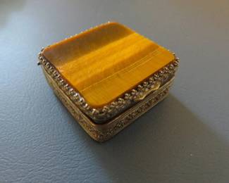 18th cent. sterling & tiger eye snuff box