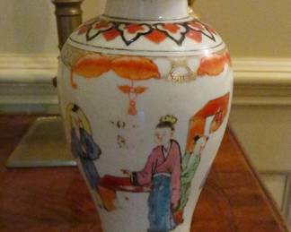 Chinese Qianlong Famille Rose tea caddy