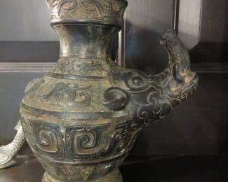 Chinese Qing Dynasty archaistic bronze vase