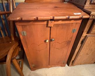 Dining room - cabinet with storage 