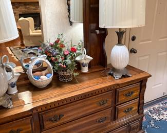 Bedroom - dresser with mirror & lamps & decor 