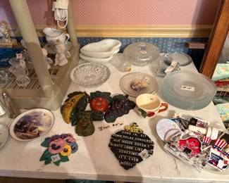 Dining room miscellaneous items 