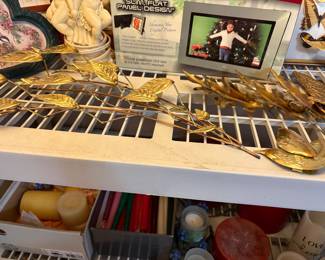 Office off kitchen - closeup of birds drcor