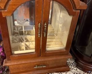 Jewelry Box in master