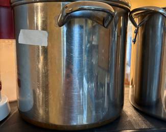 Kitchen - large pot with lid 