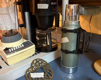 Kitchen - blender & coffee maker 