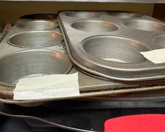 Kitchen - muffin pans 