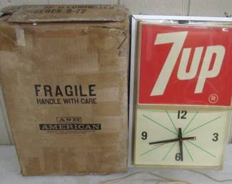 1972 Lighted 7up Clock w/Original Box