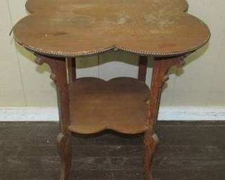 Oak Clover Leaf Top Lamp Table