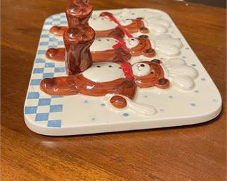 Lot 10042: B&D Ceramic Chef Bear Three-Hook Wall Plaque (photo 3)