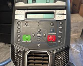 Lot 0529: Nautilus E614 Rear-Drive Elliptical Trainer With LCD Console (photo 4)