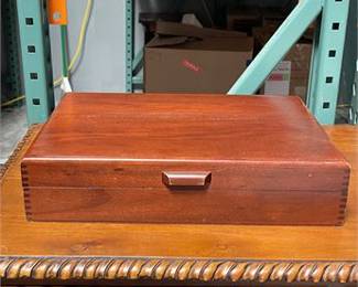 Lot 10013: M.I. Naken Co. Silverware Chest with Flatware Service (photo 3)