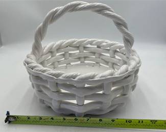 Lot 378: Studio Nova (Mikasa) White Glazed Ceramic Basket (photo 5)