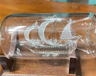 Lot 10049: Glass Spanish Galleon Decanter on Wooden Cradle Stand (photo 6)