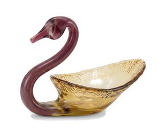 Lot 10008: Amber and Amethyst Arklahoma Art Glass Swan-Form Bowl (photo 2)