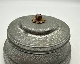 Lot 0593: Covered Metal Vanity Box With Pressed-Glass Liner and Finial (photo 3)