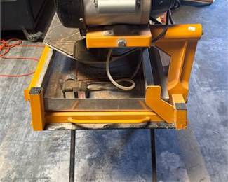 Lot 0528: SawMaster SDT-1000P 2 HP Wet Tile Saw on Folding Stand (photo 5)