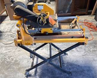 Lot 0528: SawMaster SDT-1000P 2 HP Wet Tile Saw on Folding Stand (photo 4)