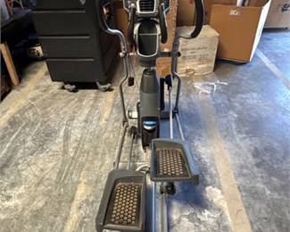 Lot 0529: Nautilus E614 Rear-Drive Elliptical Trainer With LCD Console (photo 3)