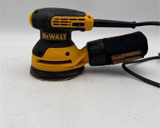 Lot 0582: DeWalt DWE6423 5 in. Variable-Speed Random-Orbit Sander (photo 3)