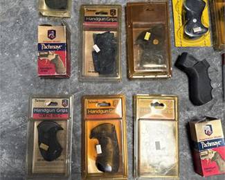 Lot 0750: Pachmayr & Lightning Grips Mixed Lot, Pistol/Revolver (photo 3)