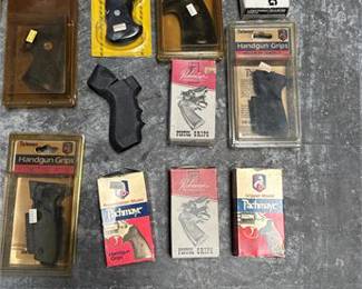 Lot 0750: Pachmayr & Lightning Grips Mixed Lot, Pistol/Revolver (photo 2)