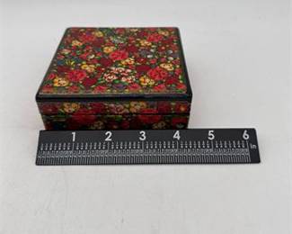 Lot 0467: Kashmiri-Style Papier-Mâché Lacquer Coaster Set (photo 3)