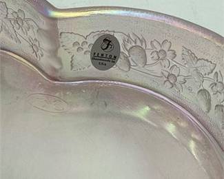 Lot 0591: Fenton Art Glass Pink Iridized Pressed Glass Trinket Box (photo 2)