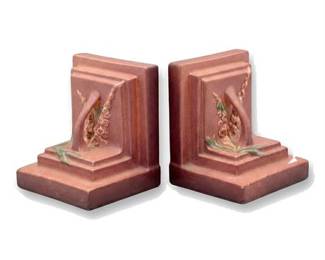 Lot 558: Roseville Pottery Foxglove Pattern Bookends, Pair (photo 2)