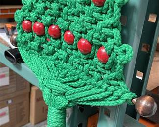 Lot 10038: Handmade Macrame Christmas Tree Wall Hanging (photo 5)