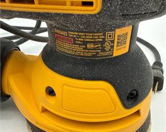 Lot 0582: DeWalt DWE6423 5 in. Variable-Speed Random-Orbit Sander (photo 2)