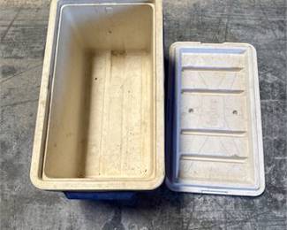 Lot 0540: Igloo Legend 36 36-Quart Polyethylene Insulated Cooler (photo 3)