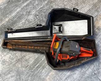 Lot 0538: Husqvarna Model 51 Gas Chainsaw with Carrying Case (photo 4)