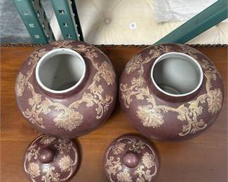 Lot 10068: Pair Chinese Maroon & Gilt Porcelain Lidded Ginger Jars (photo 2)
