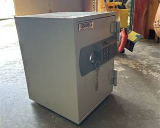 Lot 10071: Brinks Home Security Steel Digital Safe, Korea (photo 6)