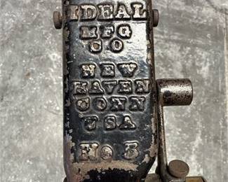 Lot 0903: Ideal No. 3 Cast-Iron Cartridge Reloading Tong Tool (photo 2)