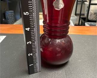 Lot 801: Anchor Hocking Royal Ruby Glass Vase, Mid-20th C. (photo 5)