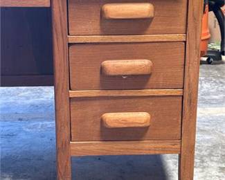 Lot 0660: Mid-Century Oak Double Pedestal Kneehole Office Desk (photo 3)