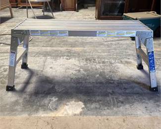 Lot 0544: Werner AP-20 Aluminum Folding Work Platform, 225 lb Capacity (photo 4)