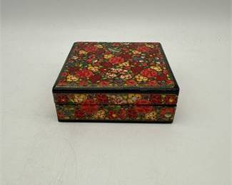 Lot 0467: Kashmiri-Style Papier-Mâché Lacquer Coaster Set (photo 6)