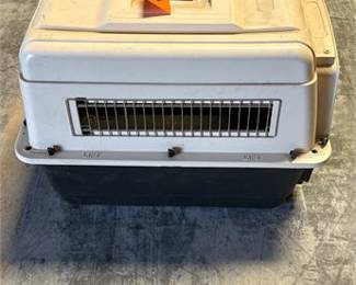 Lot 0537: Petco Home & Travel Premium Small Plastic Travel Kennel (photo 2)