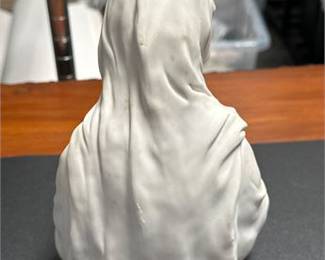 Lot 805: Bisque Porcelain Madonna Bust with Applied Florals (photo 4)