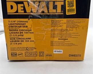 Lot 0581: DeWalt DWE575 7-1/4 in. Corded Circular Saw, 15A (photo 2)
