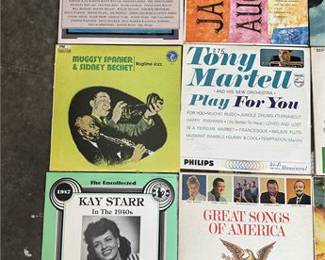 Lot 10058: Group of Approximately Twenty Vintage Mixed-Genre Vinyl LPs (photo 3)