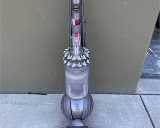 Lot 0767: Dyson Cinetic Big Ball Corded Bagless Upright Vacuum (photo 4)