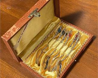 Lot 10053: German Enamel City Crest Souvenir Spoons, Set of 6 (photo 5)